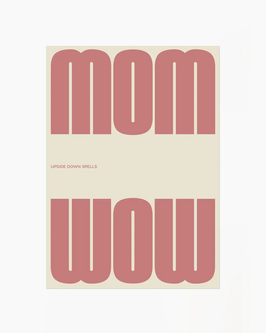 Mom upside down spells Wow rožinis plakatas